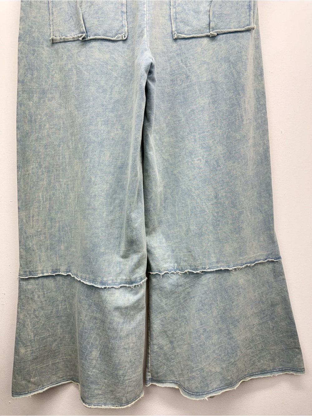 Sage & Fig size Small Women’s Blue Mineral Wash Flare Wide Leg Crop Pants - Picture 8 of 10